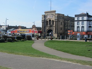 Walking into the town of Gt Yarmouth Walking into the town of Gt Yarmouth