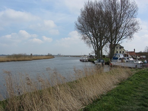 The River Yare passing one of the pubs! The River Yare passing one of the pubs!