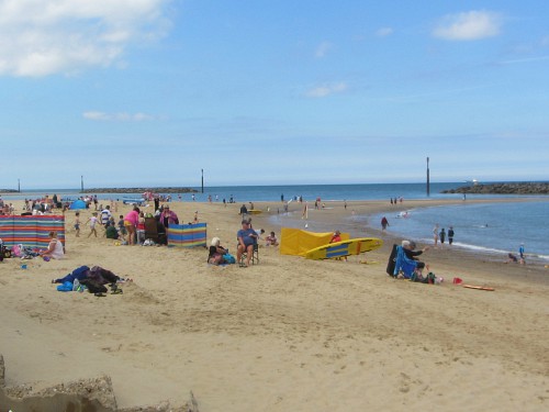 The attractive soft sand makes for a perfect family friendly beach The attractive soft sand makes for a perfect family friendly beach