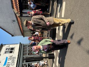 Dancers in 1940s costume