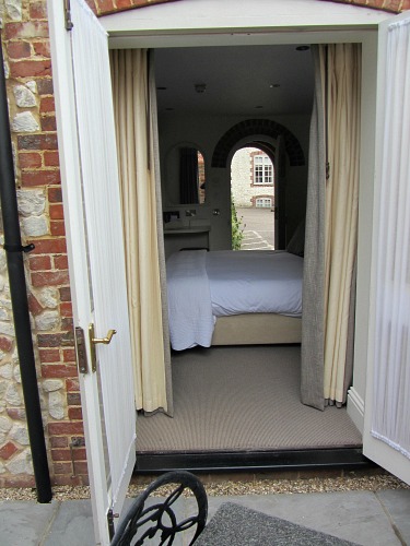 Standard ground floor bedroom with terrace
